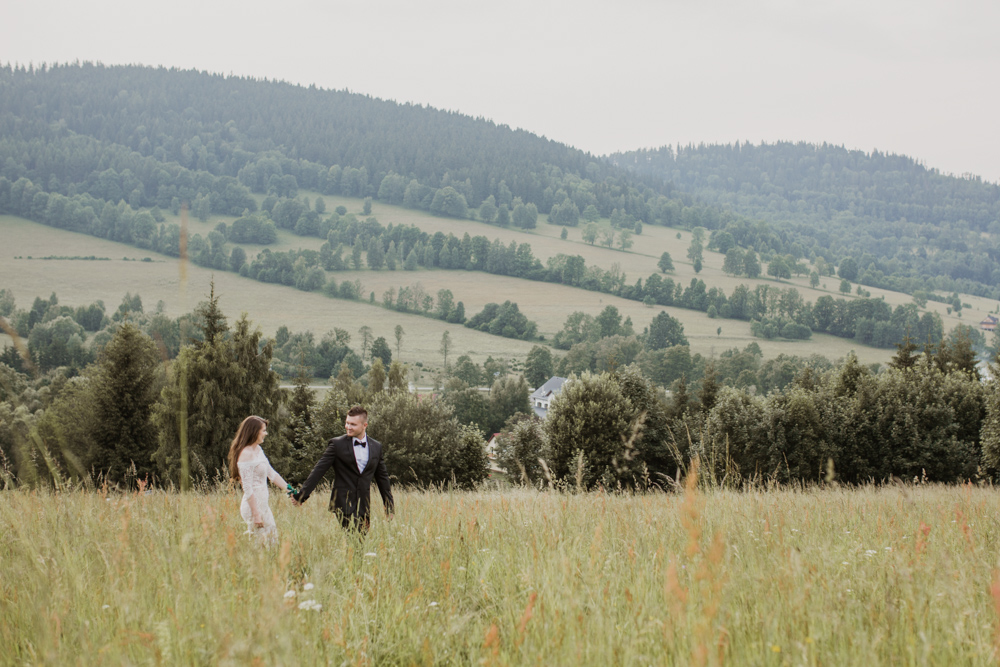 Pudełko Wspomnień - Slow wedding - Kameralny ślub w górach na Dolnym Śląsku • Stronie Śląskie • Sandra i Damian  